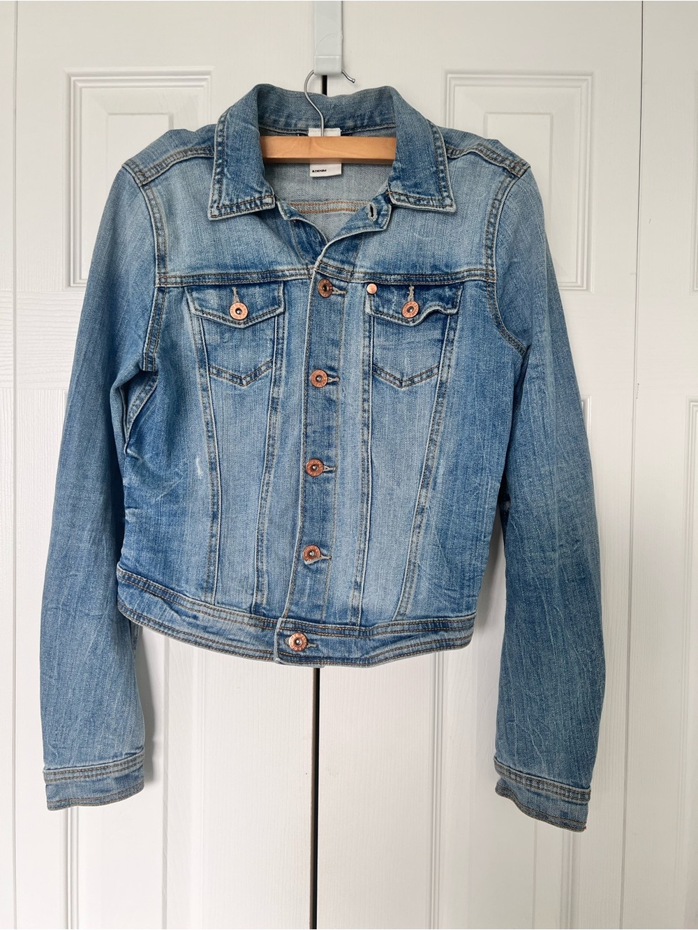 H&M Light Blue Denim Jean Jacket - Women's Button-Front Trucker